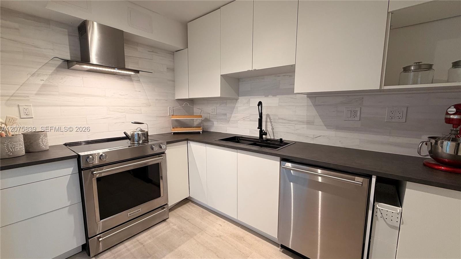 100 Bayview Drive 431 — photo 4
