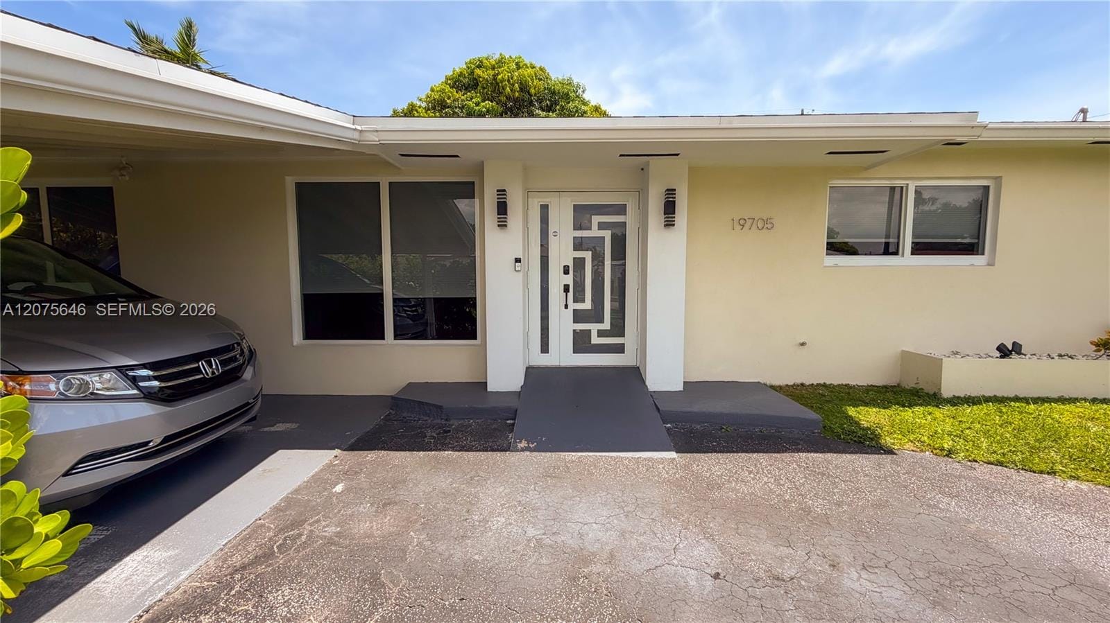 19705 NE 11th Court 19705, Miami, FL 33179 photo 2