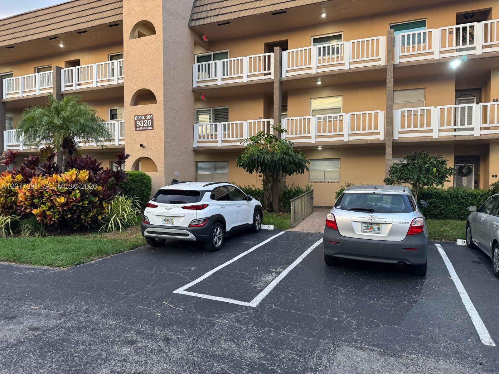 9320 Sunrise Lakes Boulevard 104, Sunrise, FL 33322