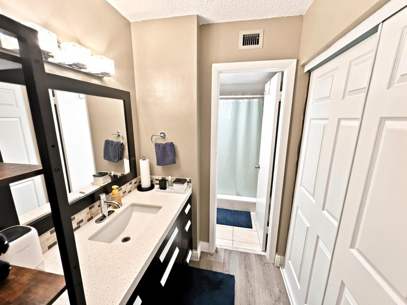6575 W Oakland Park Boulevard 101 — photo 3