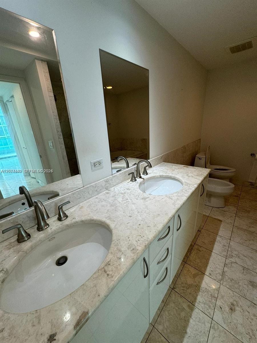 1331 Brickell Bay Drive 1704 — photo 2