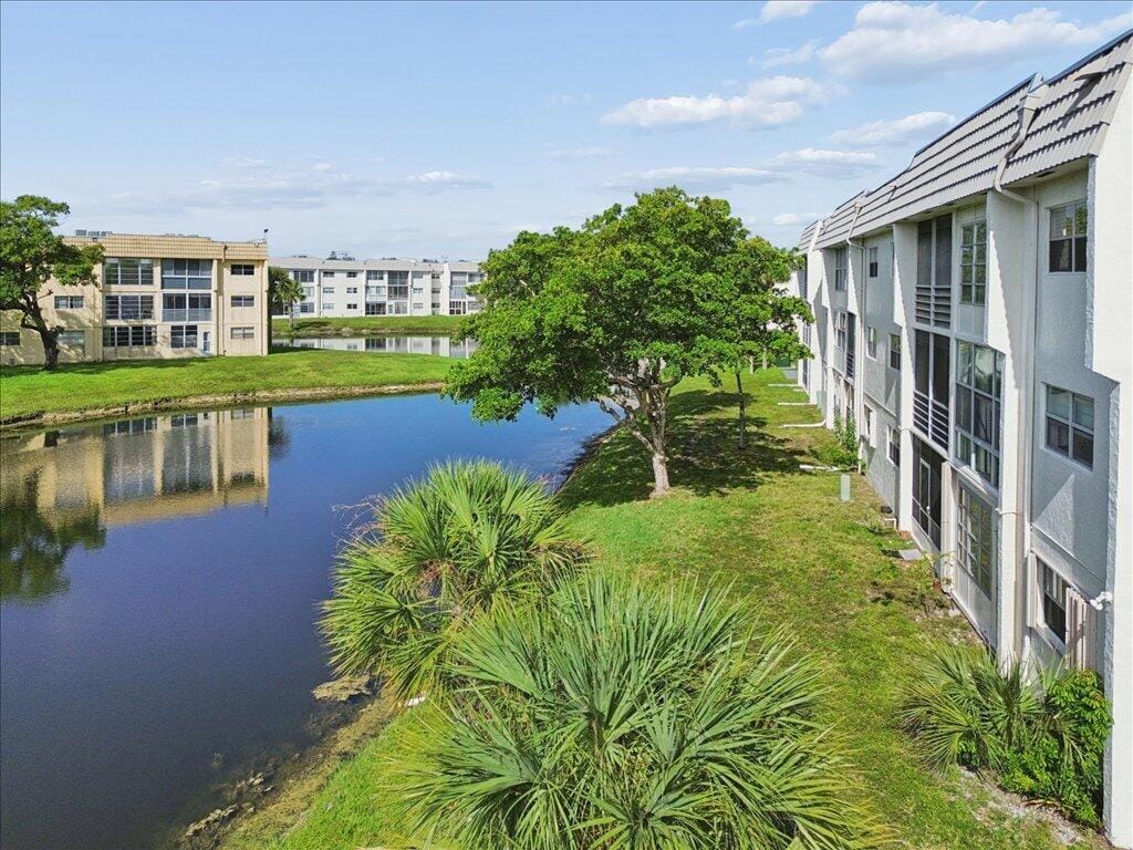 8510 Sunrise Lakes Boulevard 301 — photo 2