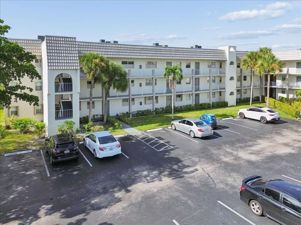 8510 Sunrise Lakes Boulevard 301 — photo 3