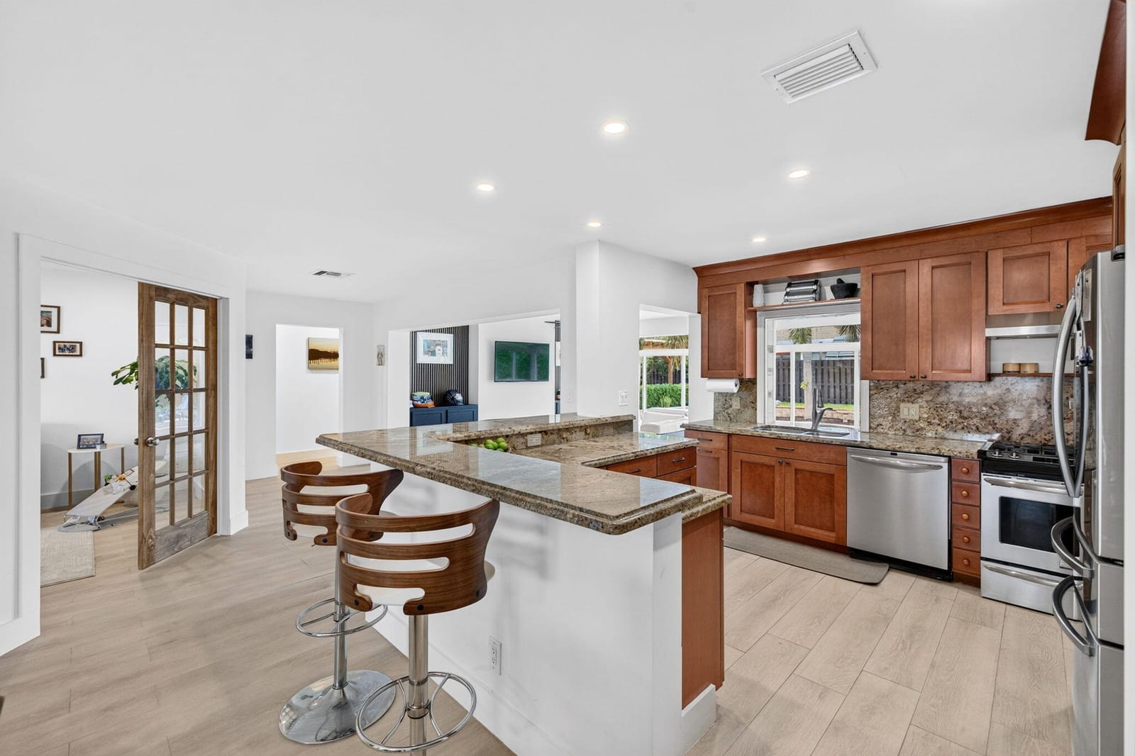 520 SE 14TH Street — photo 3