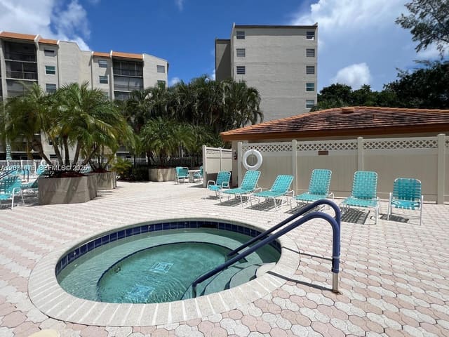3910 Inverrary Boulevard 603-B, 18th Hole At Inverrary, Lauderhill, FL