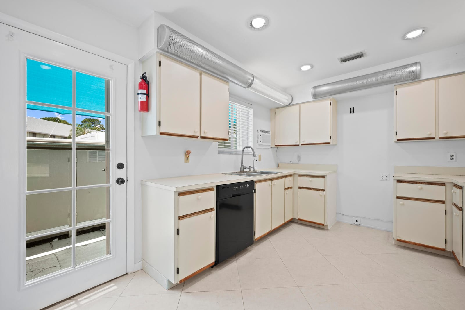 6151 Riverwalk Lane Unit 8 — photo 12