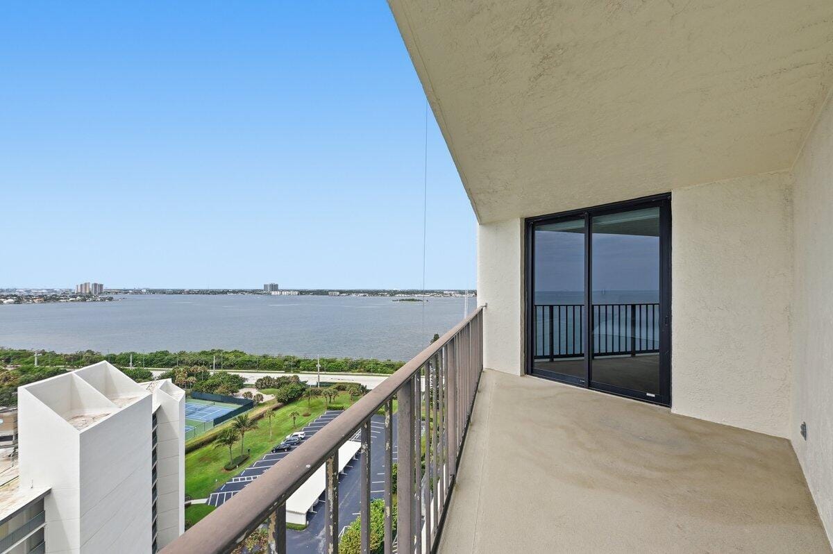 5420 N Ocean Drive — photo 2