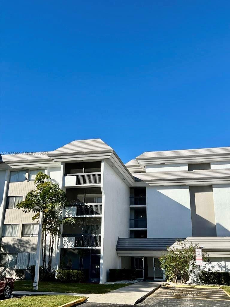 721 N Pine Island Road 213, Plantation, FL 33324