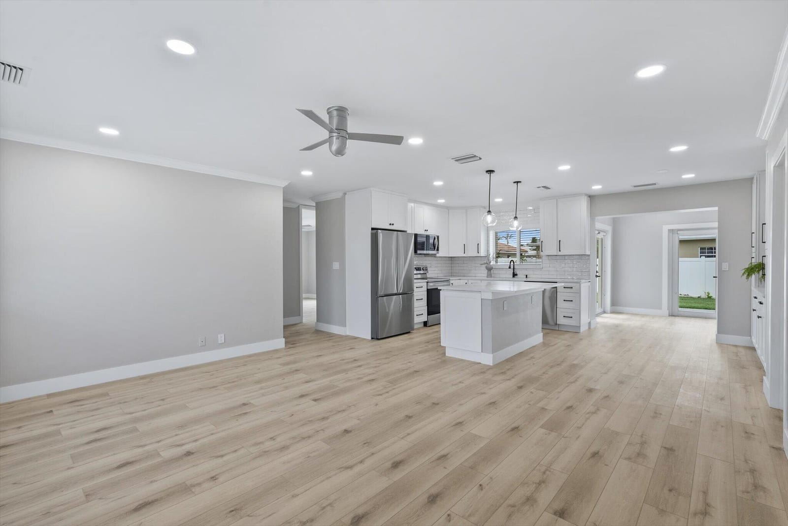 2775 NE 5TH Avenue — photo 9