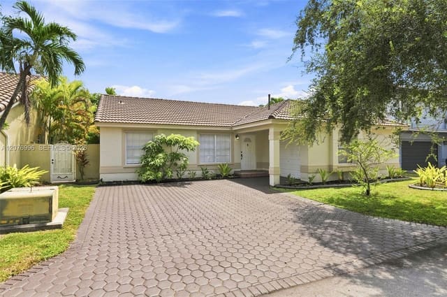 19181 NW 89th Avenue 1, Hialeah, FL 33018