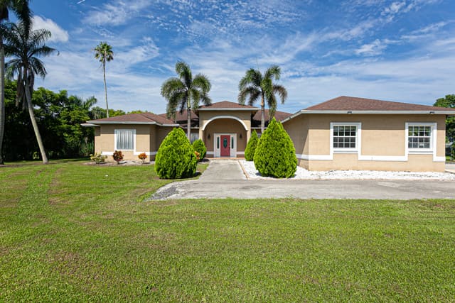 173 S Greenstar Avenue, Pahokee, FL 33476