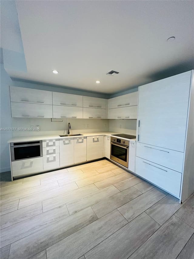45 SW 9th Street 1202, Miami, FL 33130