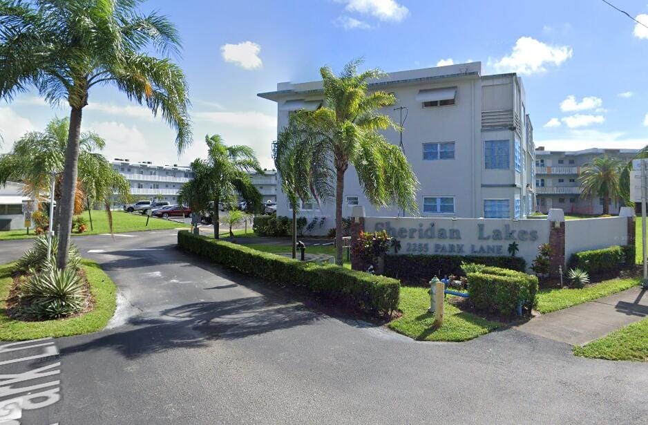2200 Park Lane 107, Hollywood, FL 33021