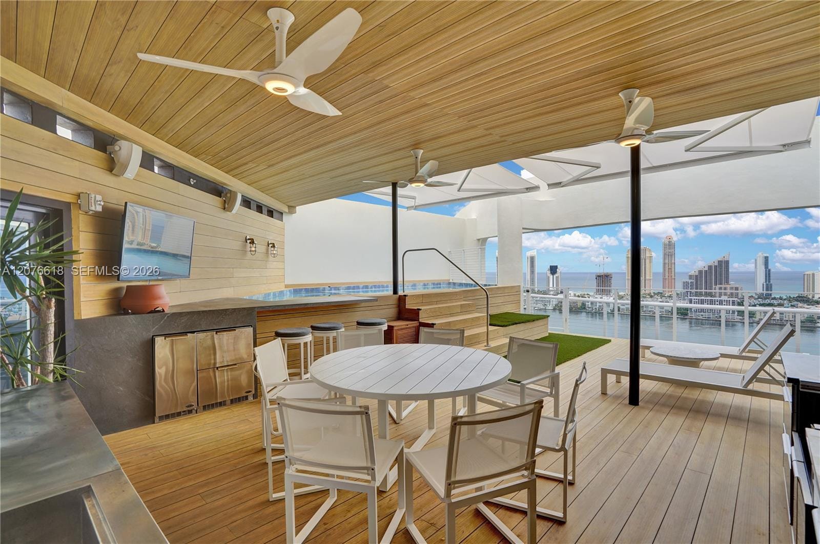 4000 Island Boulevard PH2 — photo 4