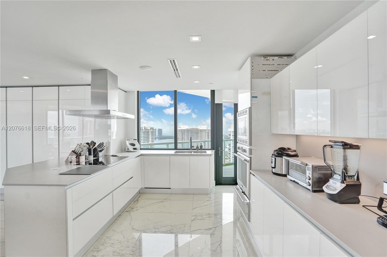 4000 Island Boulevard PH2 — photo 7