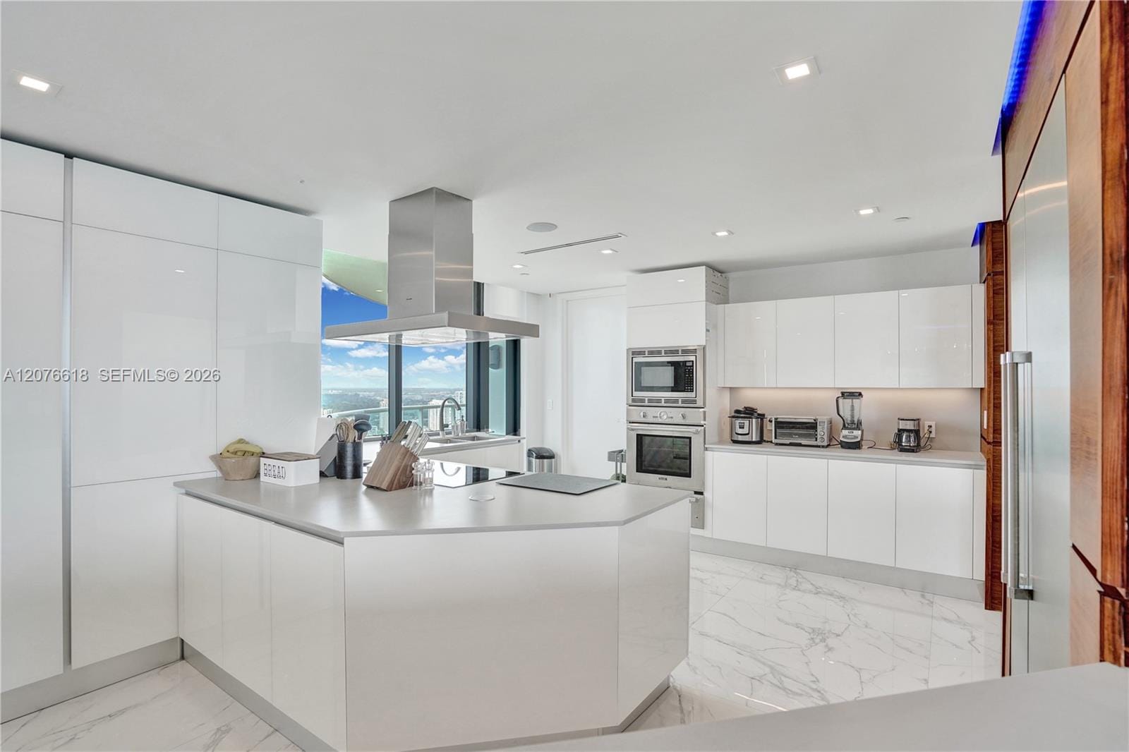 4000 Island Boulevard PH2 — photo 9