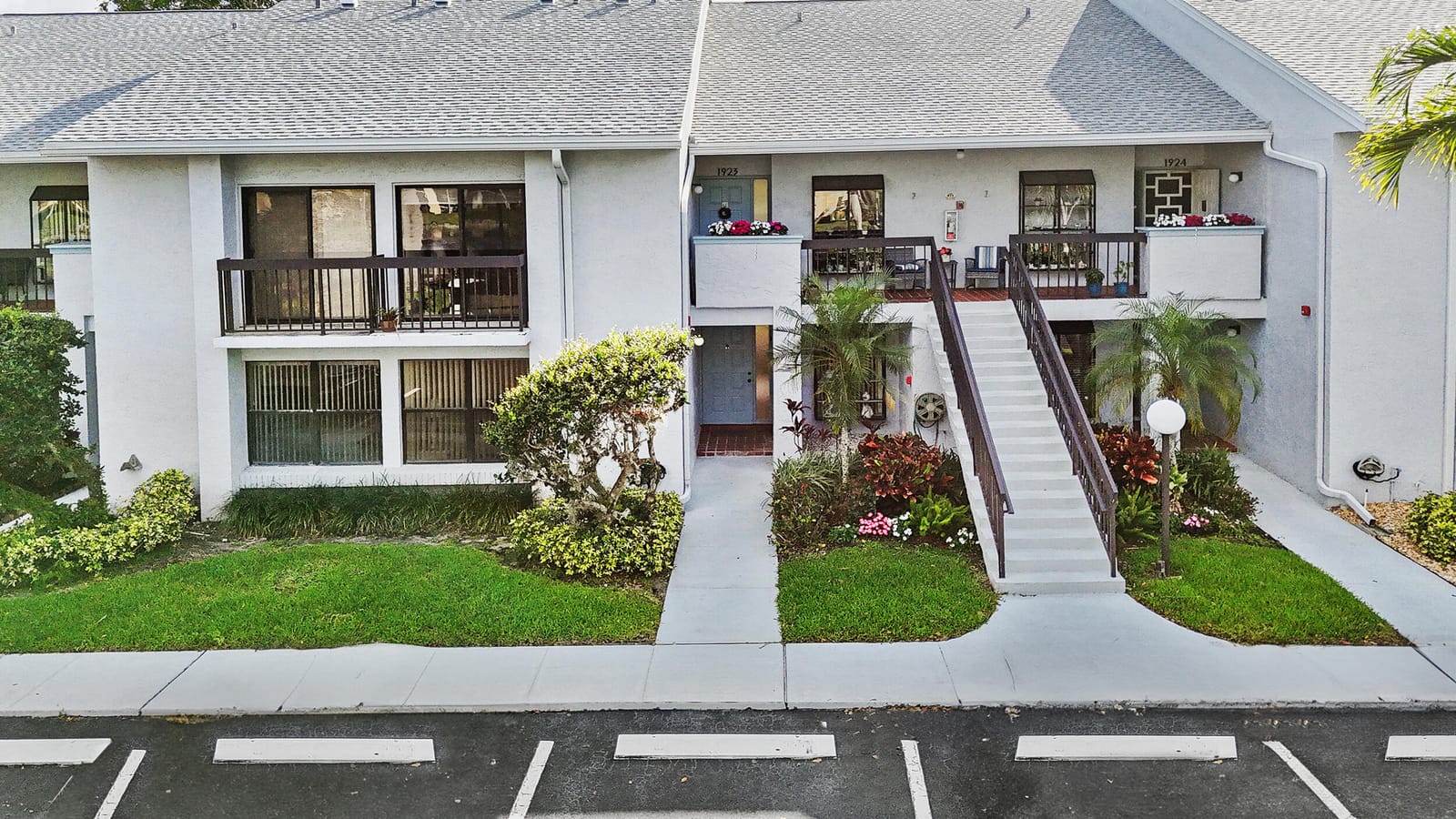 5186 GOLFVIEW Court 1913 — photo 1