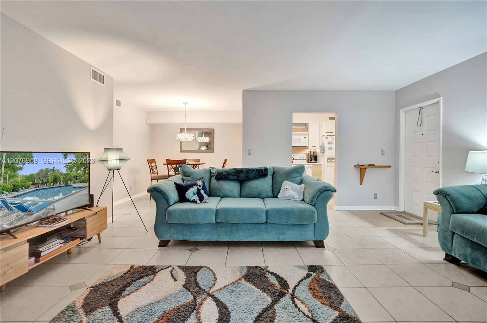 3017 N Oakland Forest Drive 208, Oakland Park, FL 33309