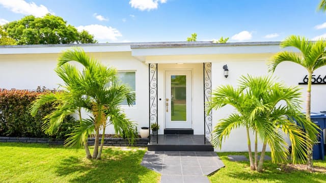 6566 SW 52nd Terrace 0, South Miami, FL 33155