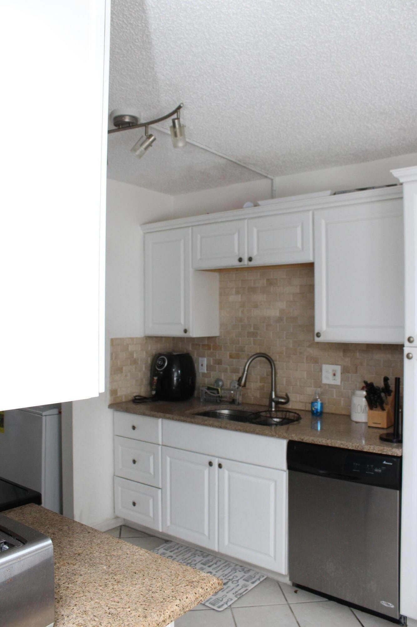3425 VIA POINCIANA 203 — photo 4