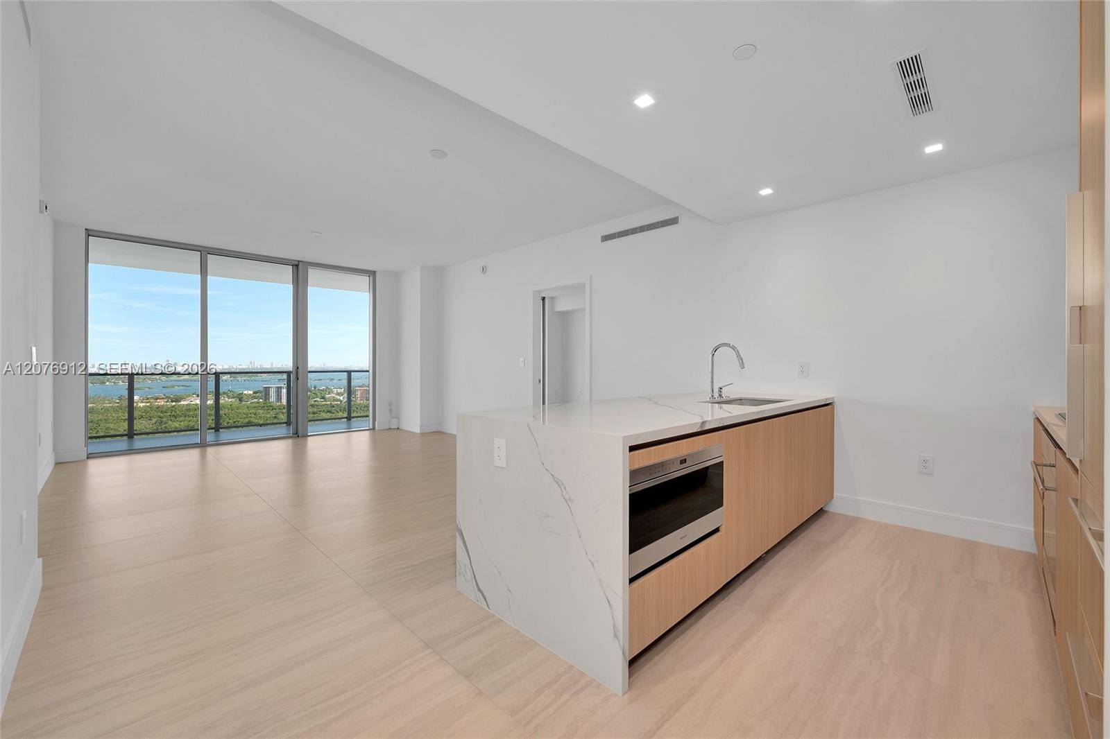 2411 Laguna Circle 2402 — photo 2