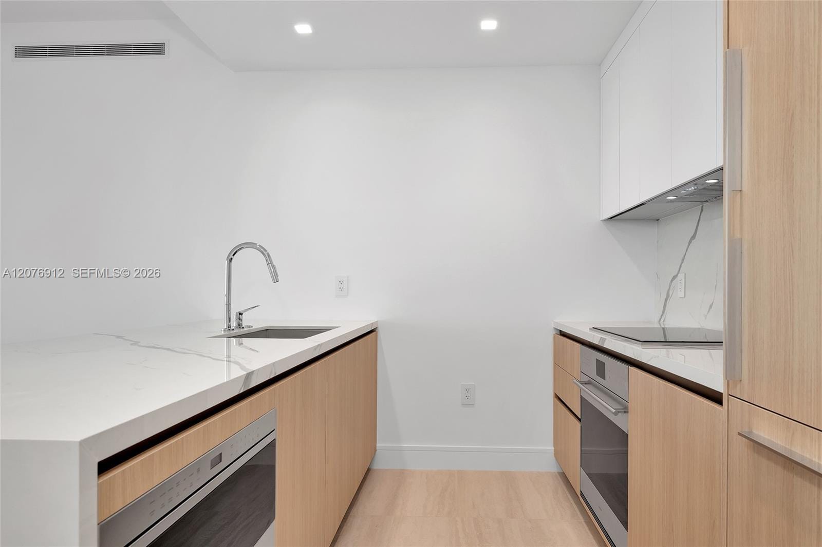 2411 Laguna Circle 2402 — photo 3
