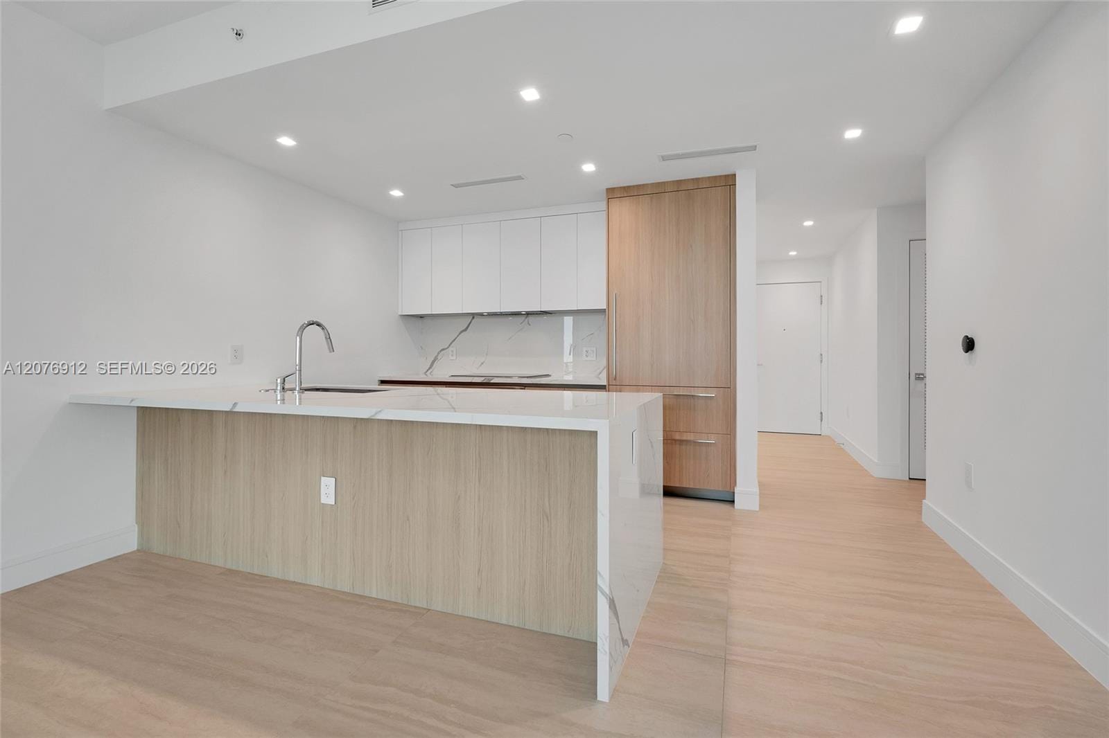 2411 Laguna Circle 2402 — photo 5