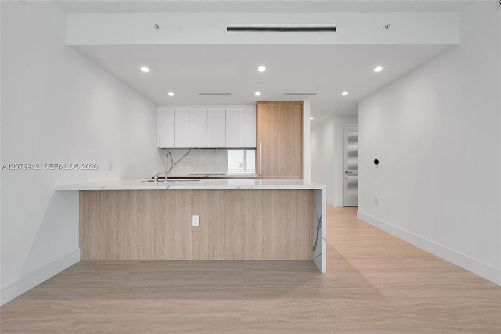 2411 Laguna Circle 2402 — photo 6