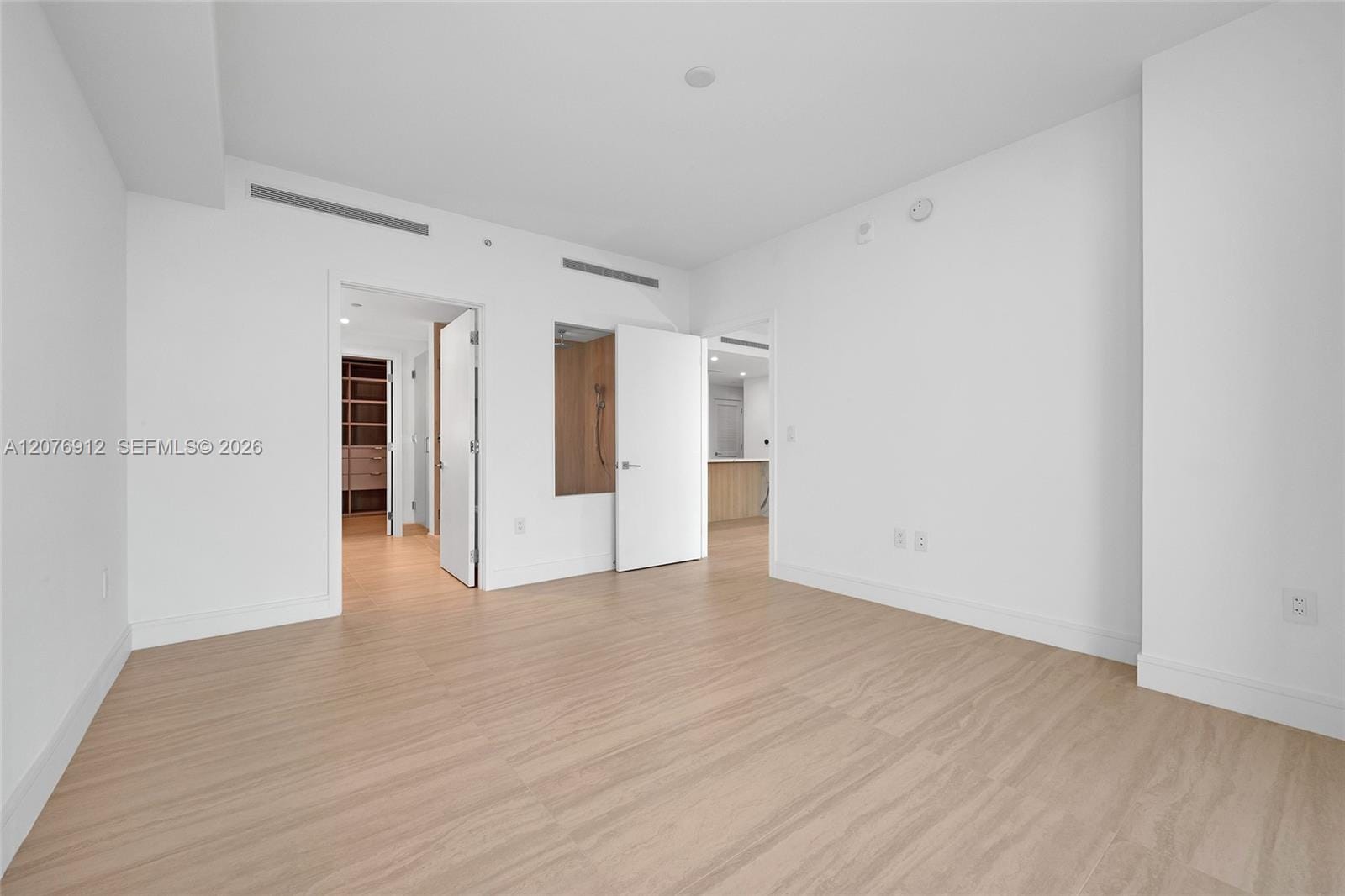 2411 Laguna Circle 2402 — photo 9