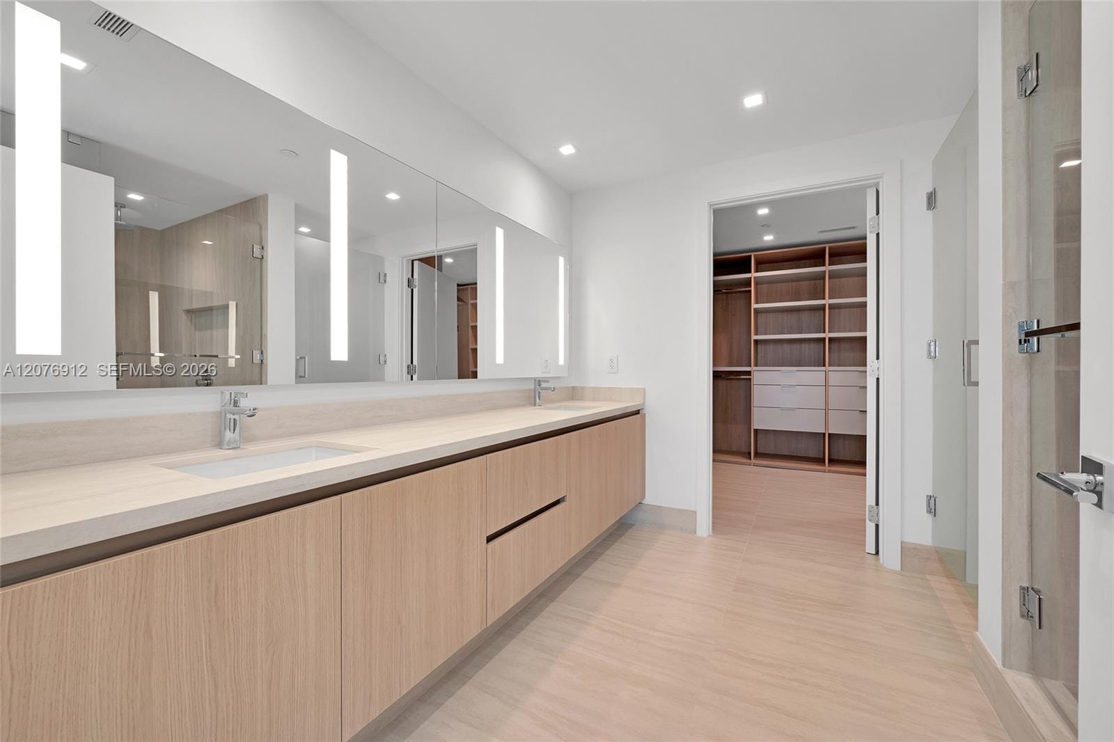 2411 Laguna Circle 2402 — photo 10