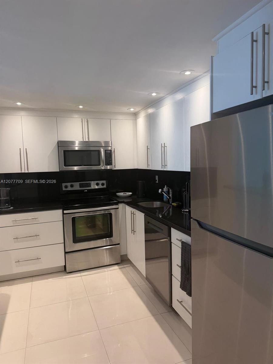 19390 Collins Avenue 1418 — photo 1