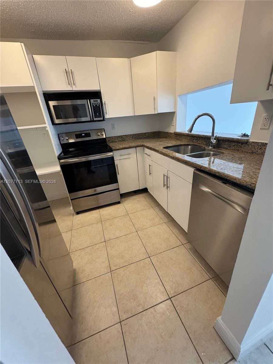 488 NW 165th St Road B-412, Miami, FL 33169 photo 2