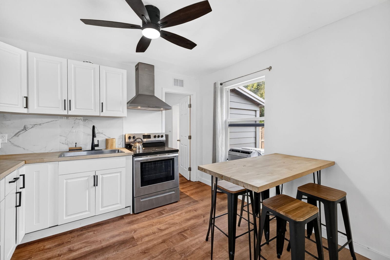 2702 NE 9TH Avenue 1/2 — photo 5