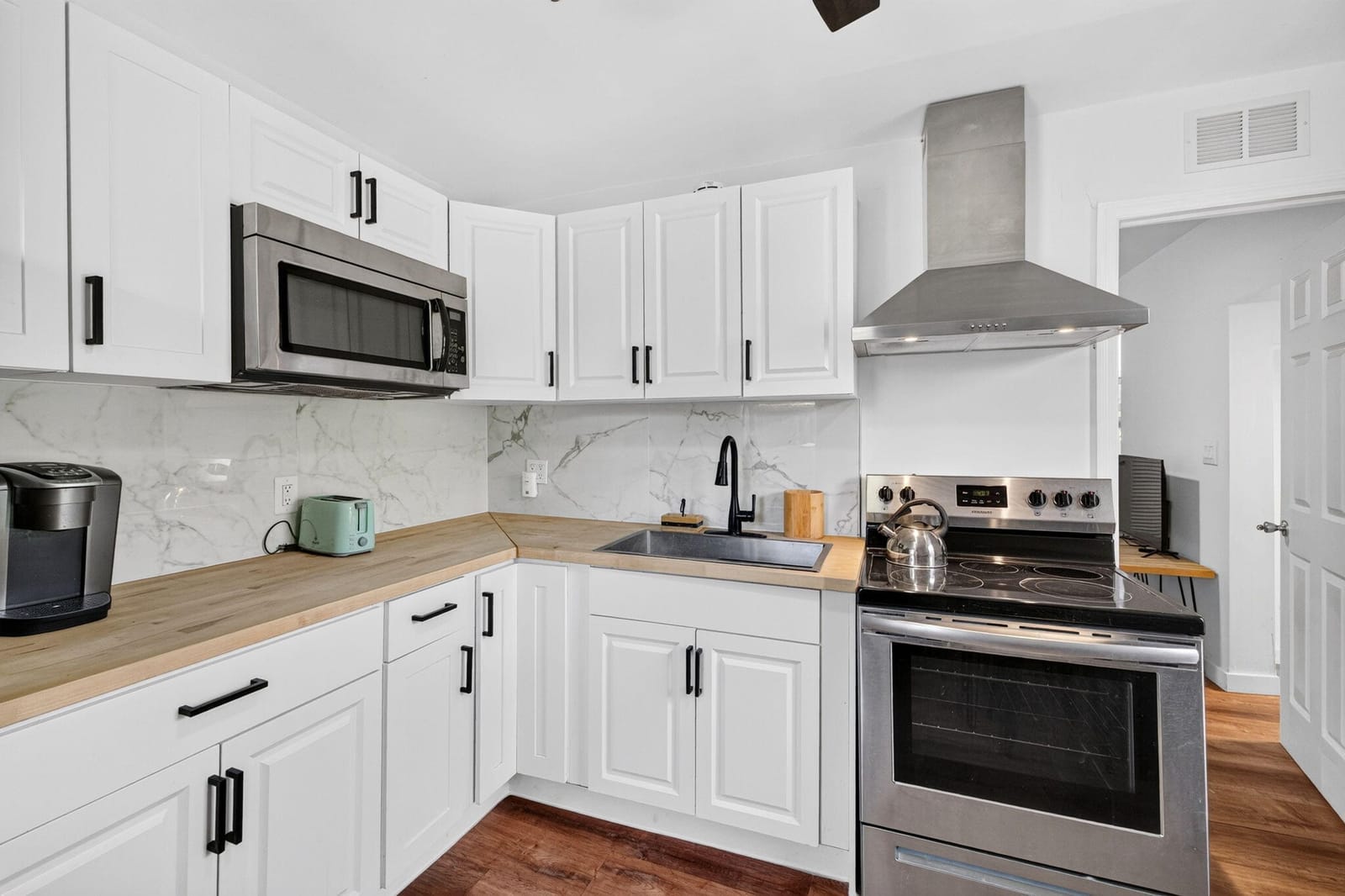 2702 NE 9TH Avenue 1/2 — photo 7