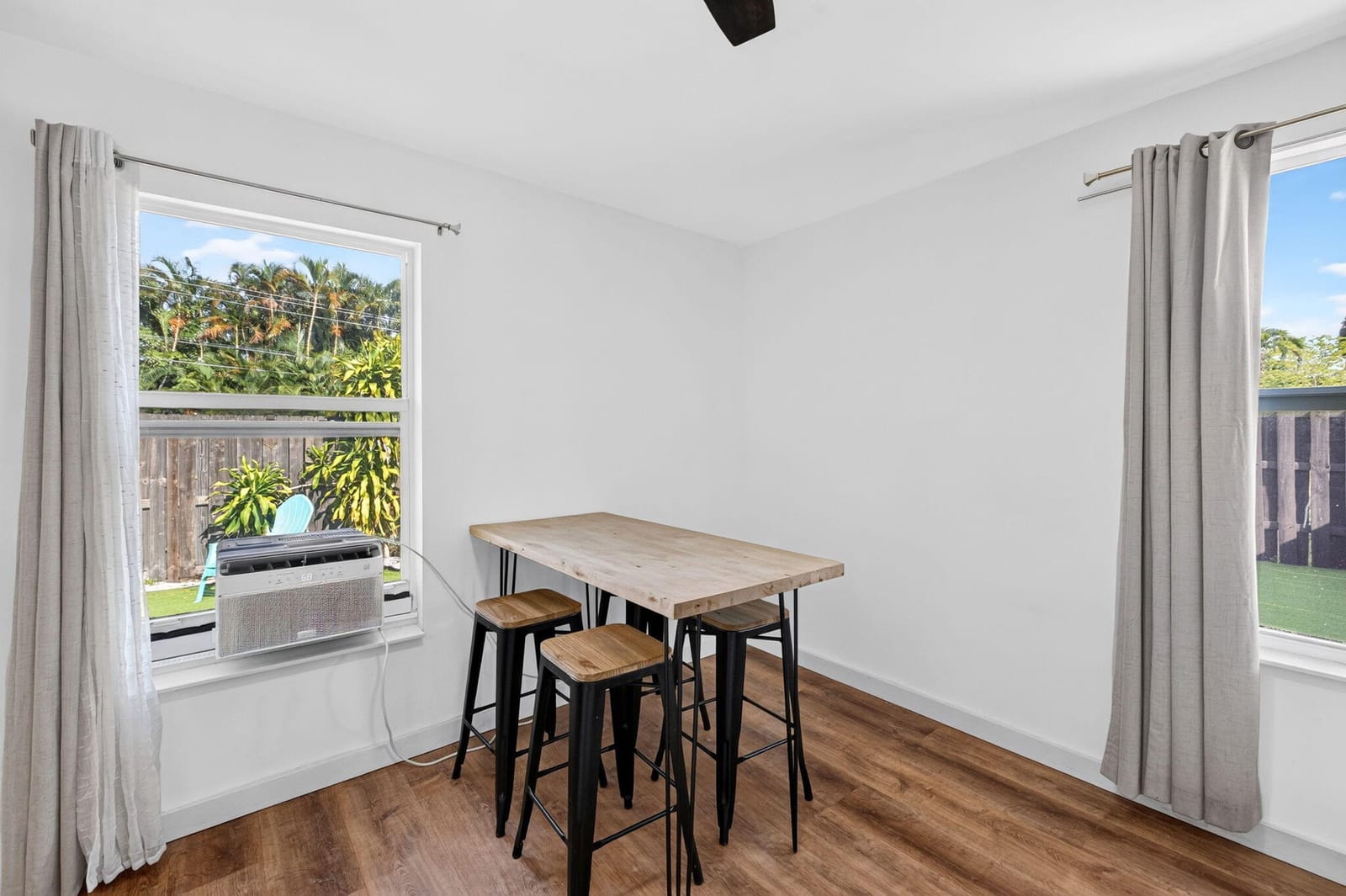 2702 NE 9TH Avenue 1/2 — photo 10