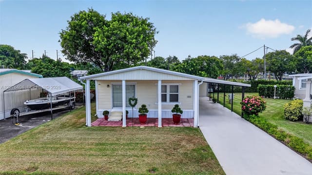 5211 SW 29th Terrace, Dania Beach, FL 33312
