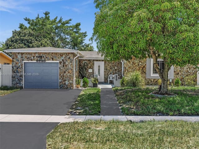 6520 SW 7th Court, North Lauderdale, FL 33068