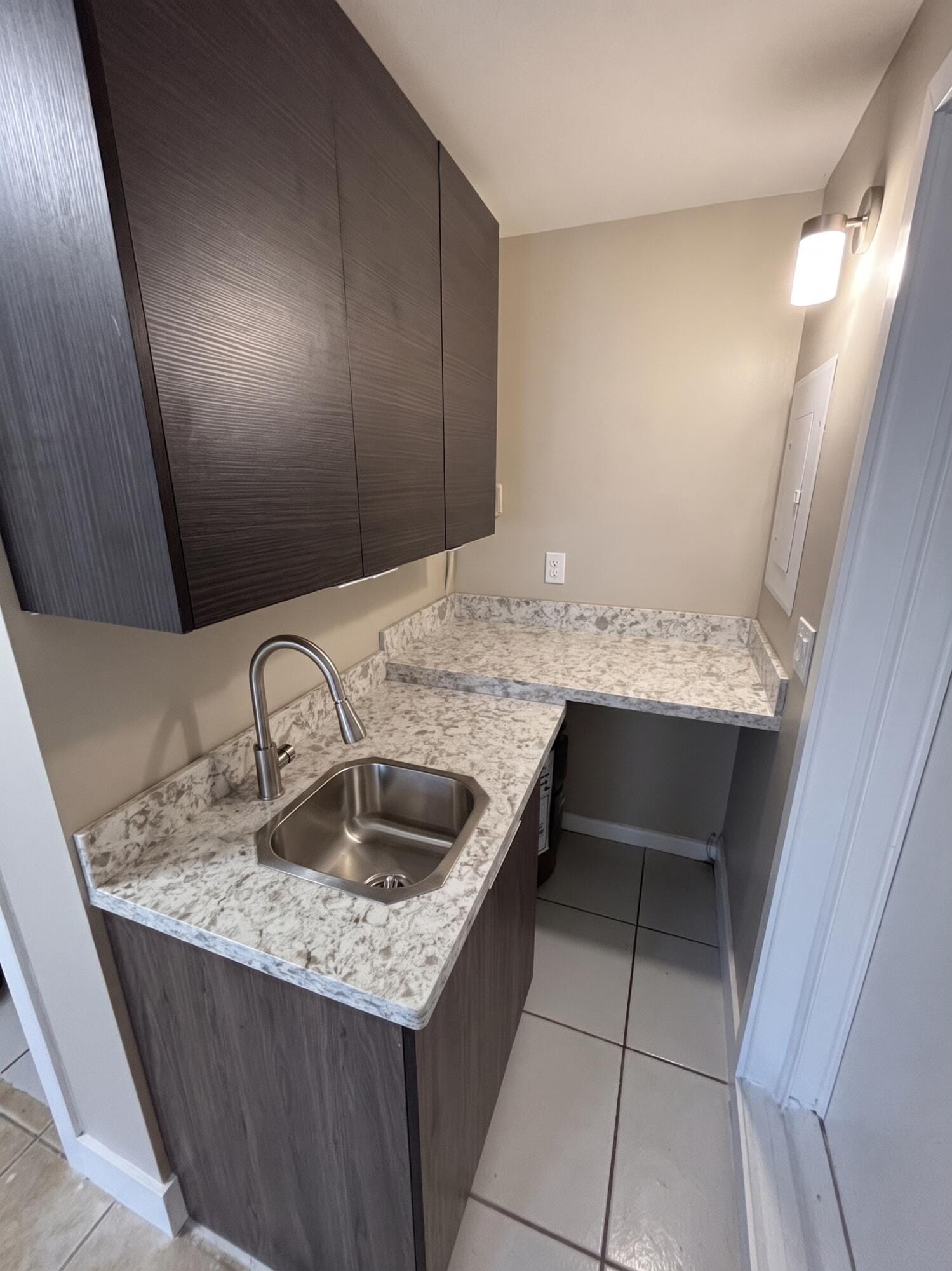1711 N 17TH Court C — photo 3