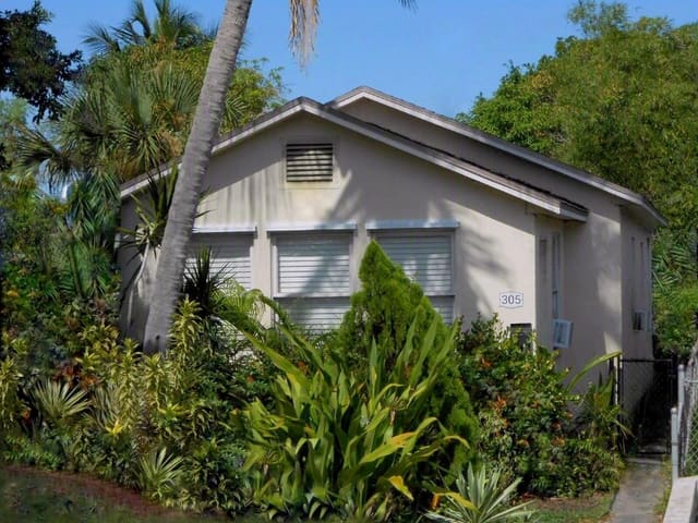 305 S F Street, sold in ZIP 33460, Lake Worth Beach, FL