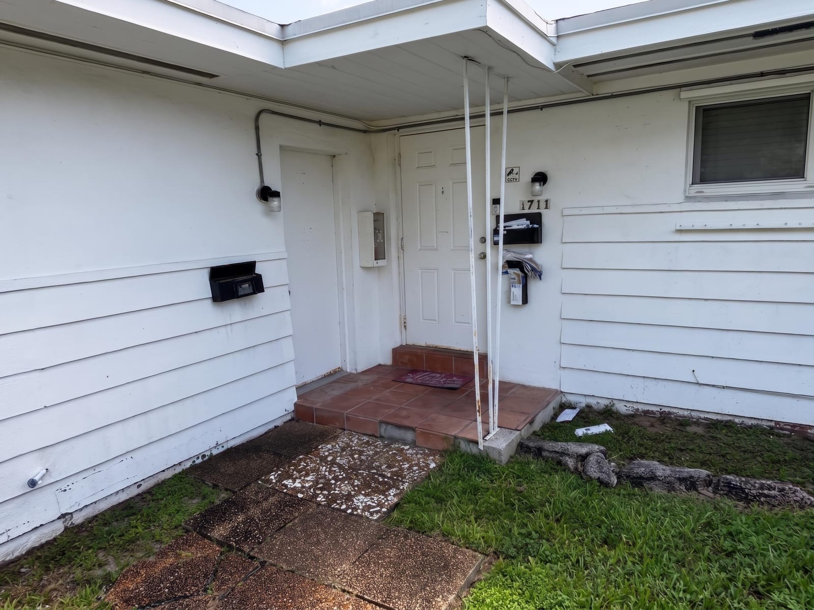 1711 N 17TH Court B — photo 3
