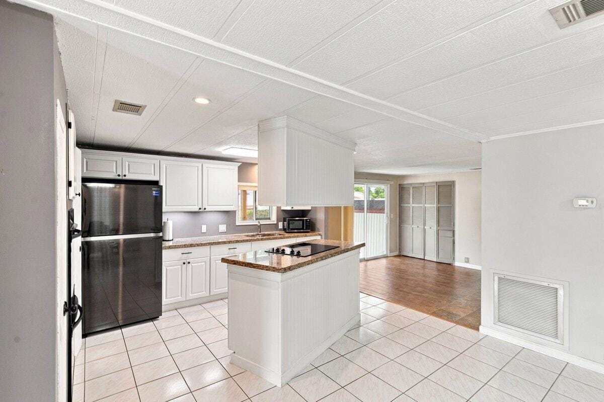 21671 S HERITAGE Circle, Pembroke Pines, FL 33029 photo 20
