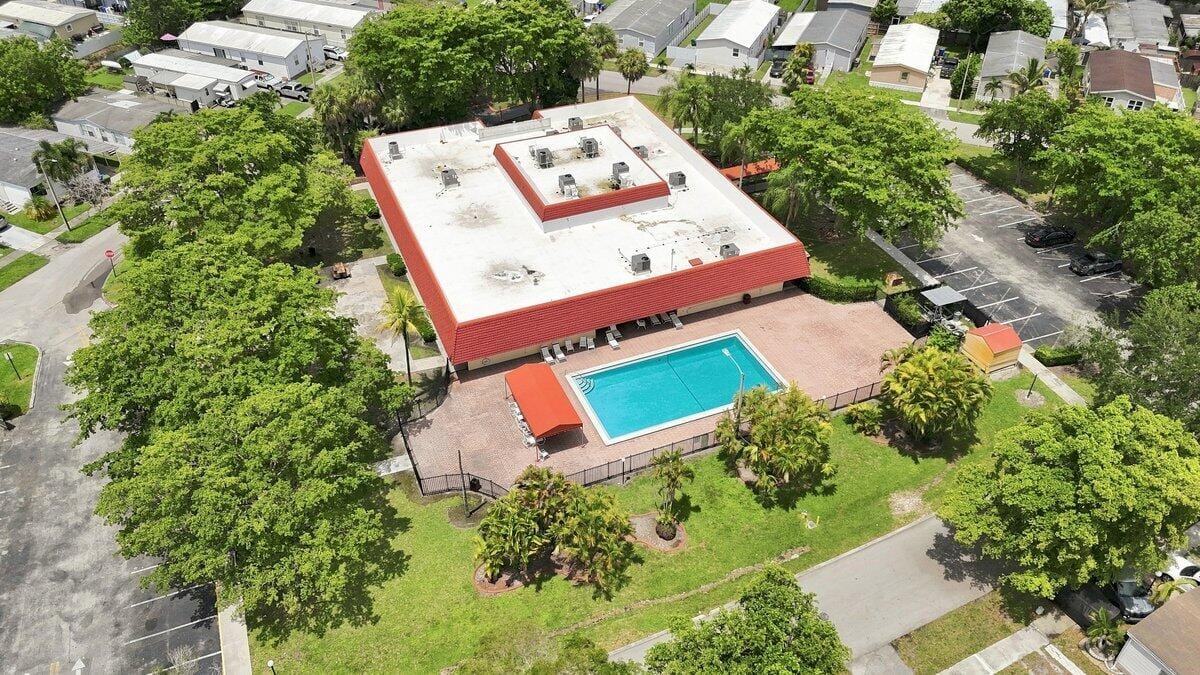 21671 S HERITAGE Circle, Pembroke Pines, FL 33029 photo 6