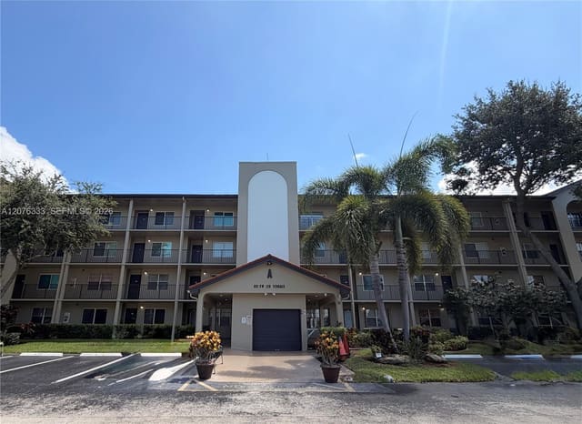 901 SW 128th Terrace 212A, Pembroke Pines, FL 33027