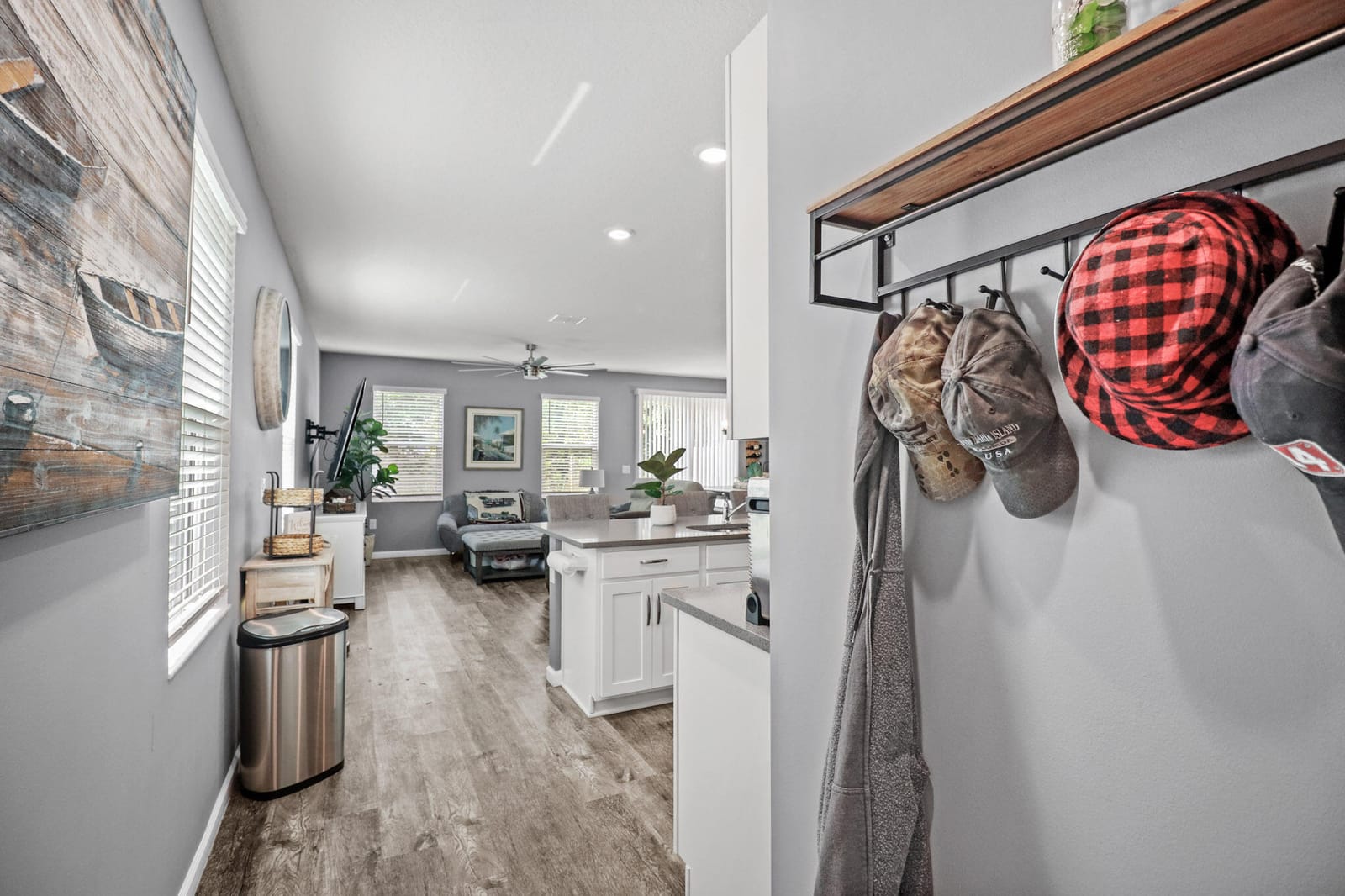384 SE Sea Hunt Way — photo 2