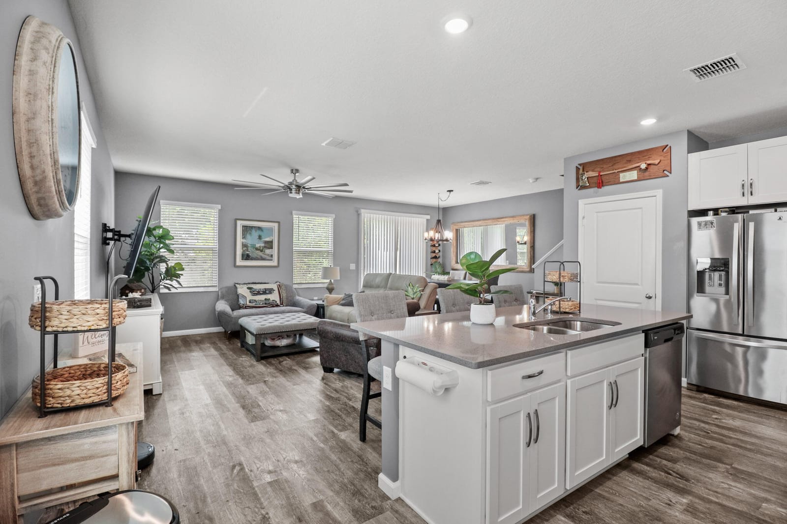 384 SE Sea Hunt Way — photo 3