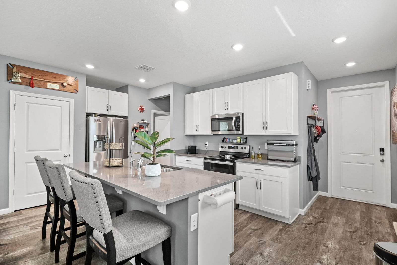 384 SE Sea Hunt Way — photo 5