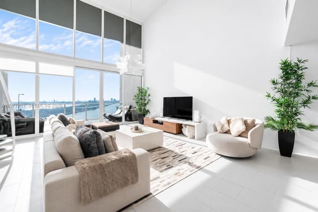 1040 Biscayne Boulevard 3203, Miami, FL 33132