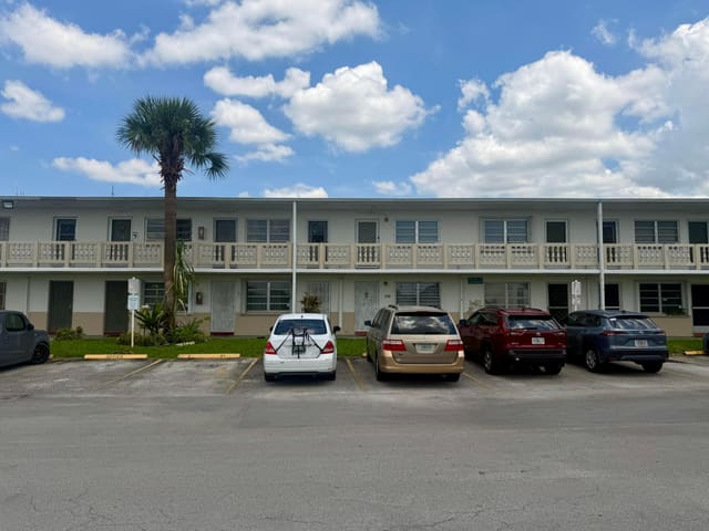 20210 NE 2ND Avenue V14, Miami Gardens, FL 33179