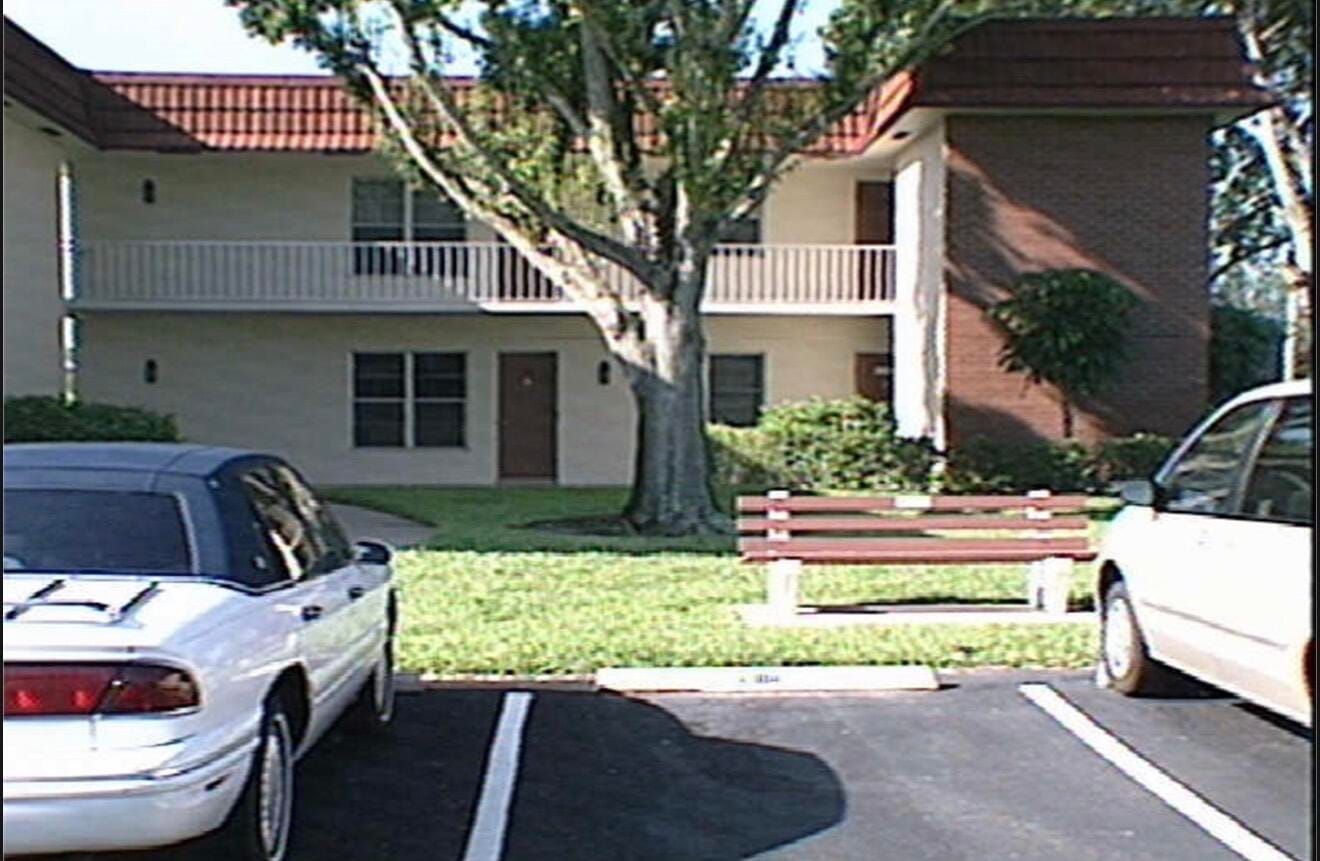 24 PINE ARBOR Lane 205, Vero Beach, FL 32962