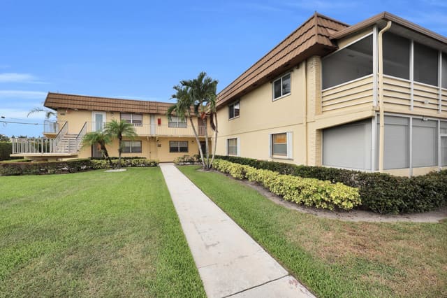 146 SAXONY D Drive 146, Delray Beach, FL 33446